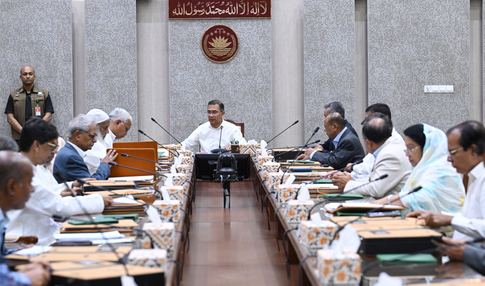 PM chairs cabinet meeting at secretariat 