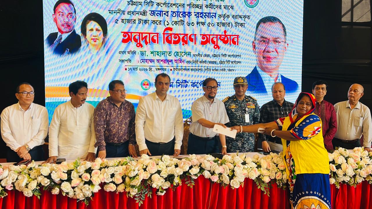 CCC Mayor distributes PM's Eid gifts to sanitation workers