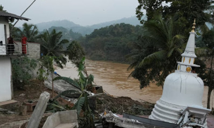 Sri Lanka growth slows after deadly cyclone