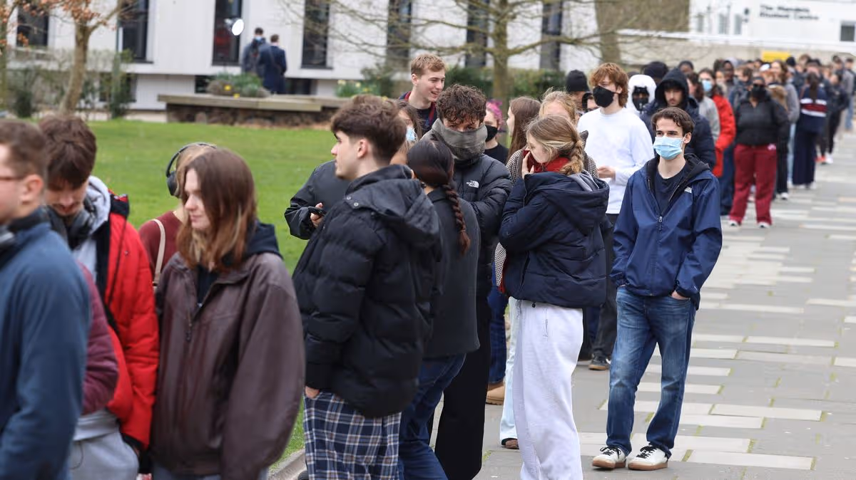 'Happened so fast': UK students panicked by meningitis outbreak