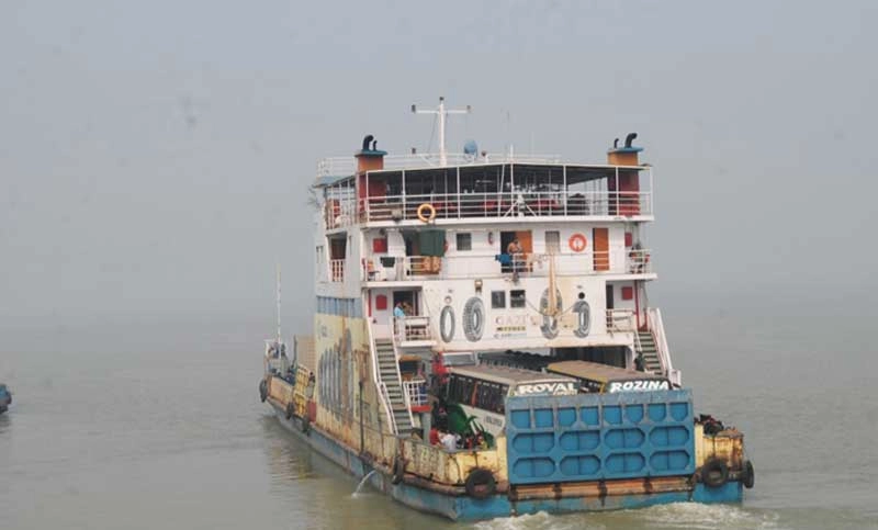 Paturia-Daulatdia ferry service resumes after one-hour suspension