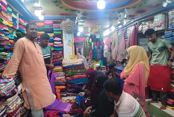 Last-minute Eid shopping brings Khagrachari markets live
