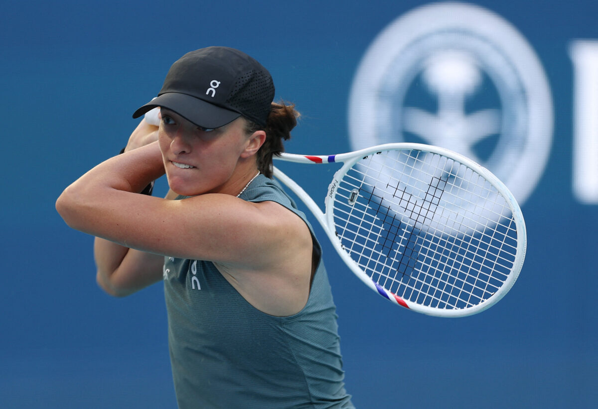 Swiatek stunned at Miami Open by 50th-ranked Linette