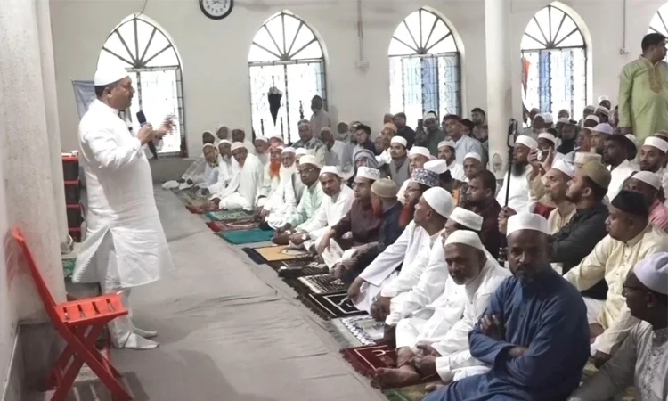 Info minister offers Eid prayer at Gournadi 