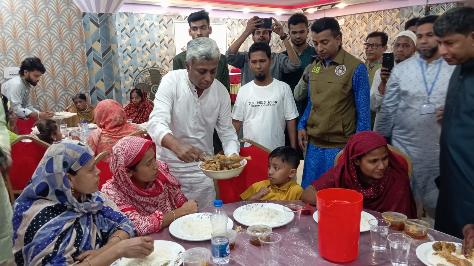 Amit joins improved meal distribution programme for underprivileged people