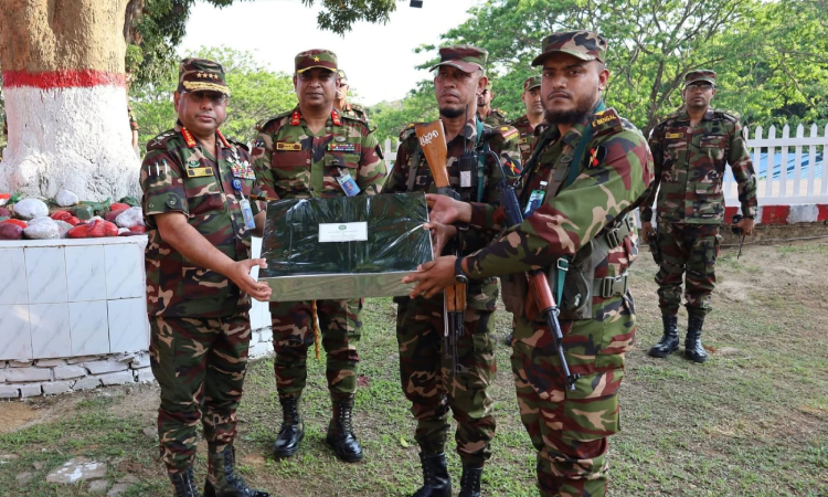 Army chief visits army camps in CHT  