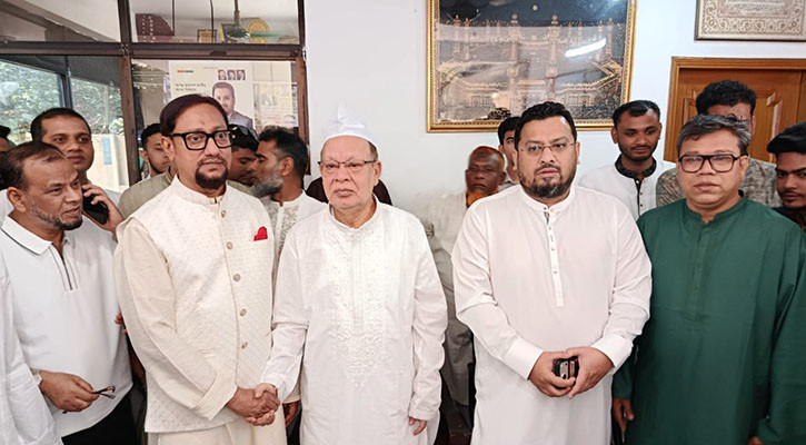 Mir Helal's Eid reunion draws large crowd in Ctg