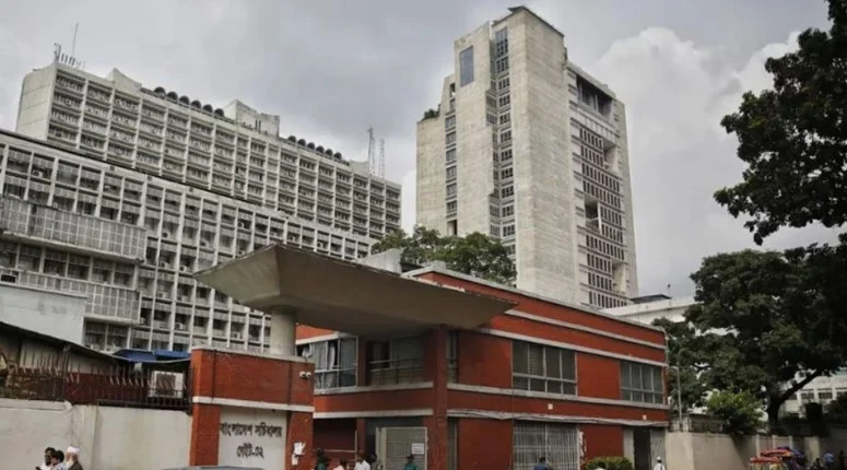 Offices, banks to resume today after Eid holidays