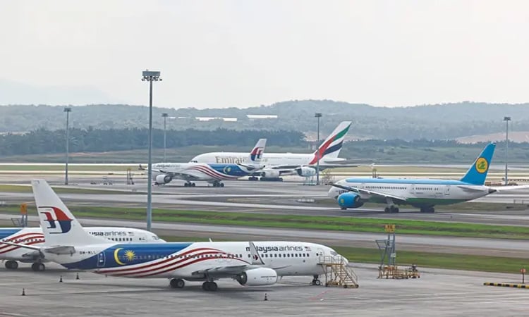 Vietnam to cut domestic flights over jet fuel shortage