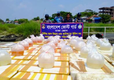 Shrimp renu worth Tk 4.5 crore seized in Munshiganj 