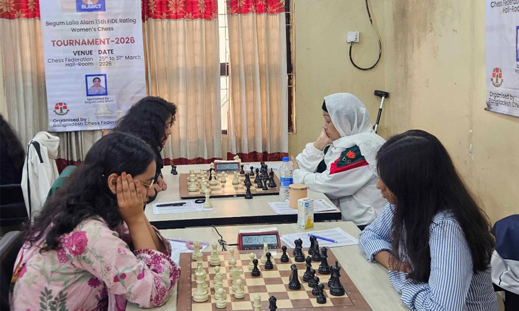 Three players share lead after 3rd round 