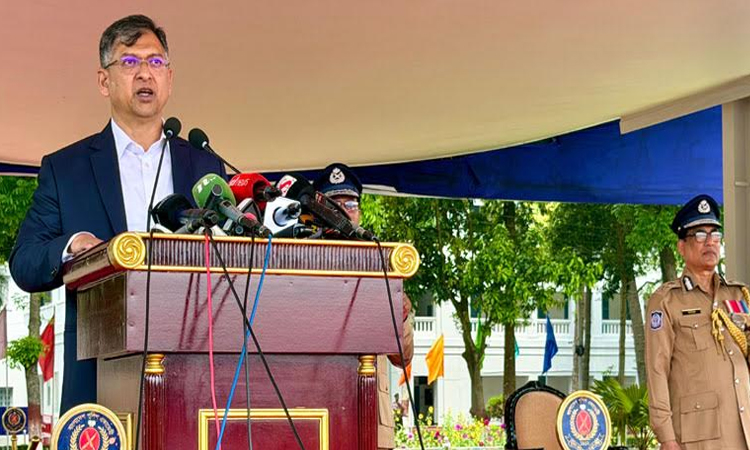 Govt to consider restoring any of suitable previous police uniform: Home Minister