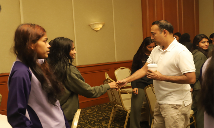 Tabith meets players of U-20 women’s national team