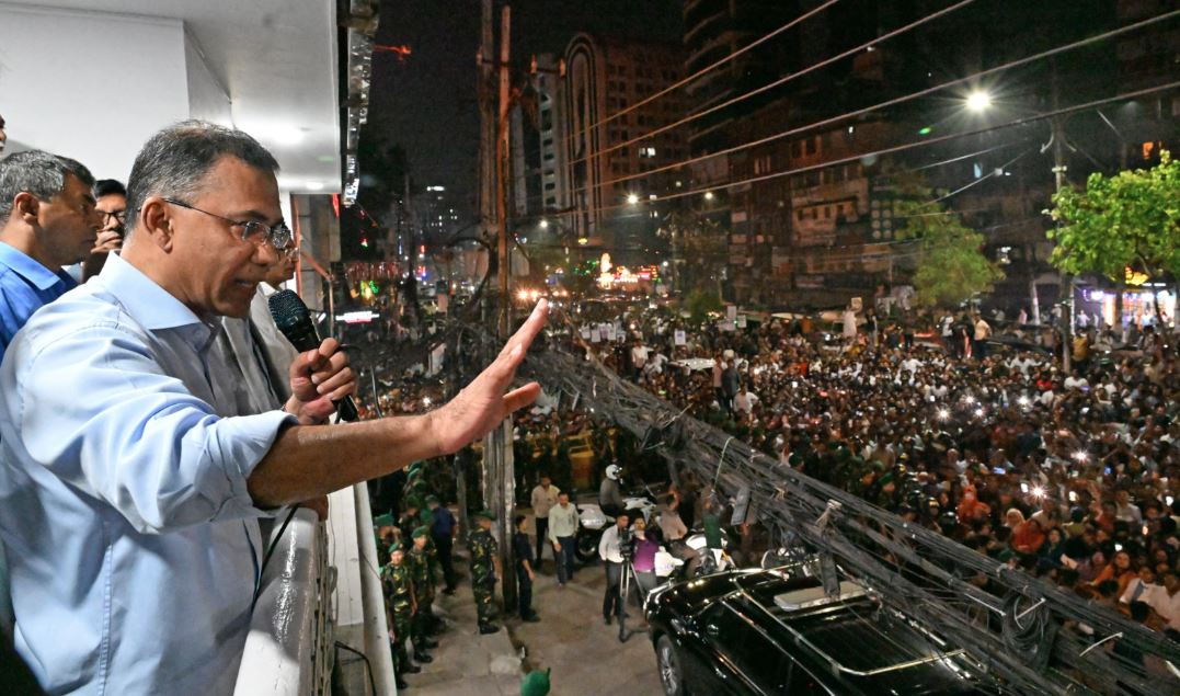 PM urges party leaders, activists to stand beside people