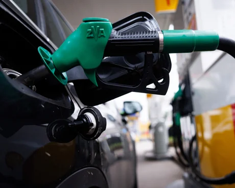 Stocks rise on peace hopes, oil mixed