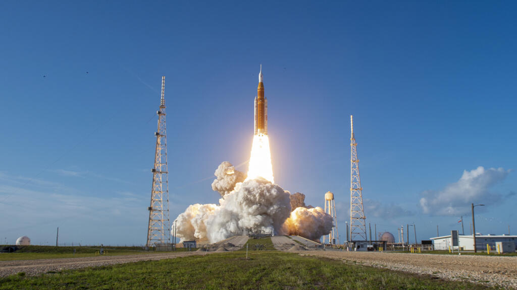 Astronauts begin NASA lunar mission after climactic blast-off