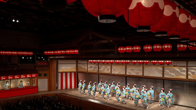 Geisha spectacle in Japan's Kyoto celebrates arrival of spring