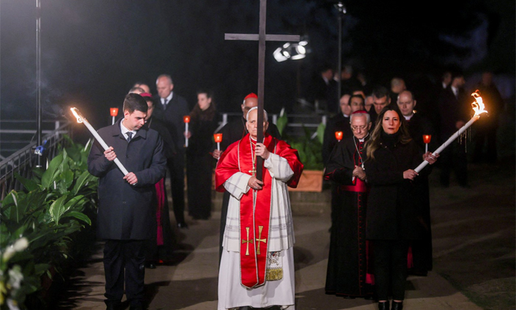 Pope leads torch-lit Colosseum procession before Easter