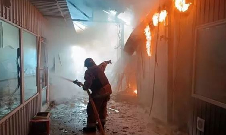 Russian strike on Ukraine market kills five, wounds 25