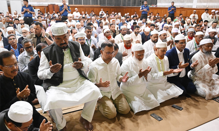 PM joins doa mahfil for late Dilara Hafiz