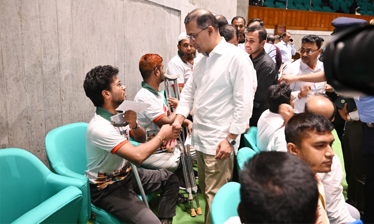 PM meets July martyrs' families, injured people in parliament