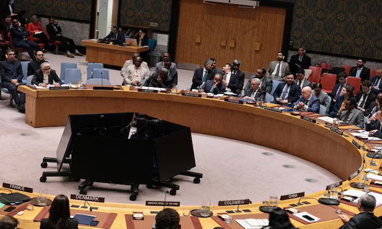 Russia, China veto UN resolution on reopening Strait of Hormuz