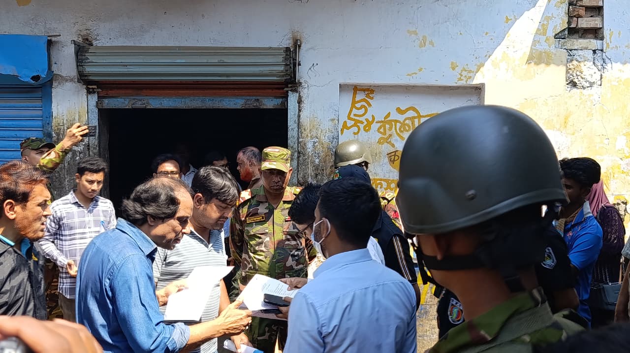 Two establishments fined in Satkhira for hoarding edible oil