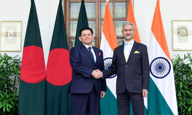 Dhaka seeks extradition of Hasina, Kamal from India