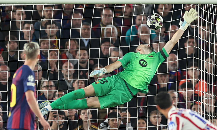 Atletico punish 10-man Barcelona, take control of Champions League tie