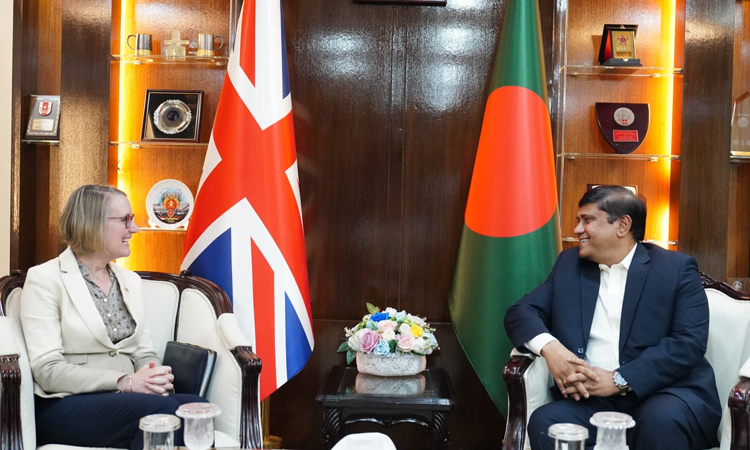 UK High Commissioner meets PM's Defence Adviser
