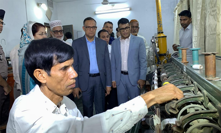 Rajshahi silk is nat’l heritage; Govt moves to regain lost glory: State Minister