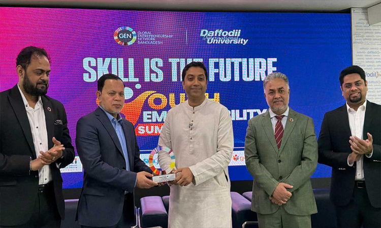 Bobby Hajjaj urges students to take innovative projects