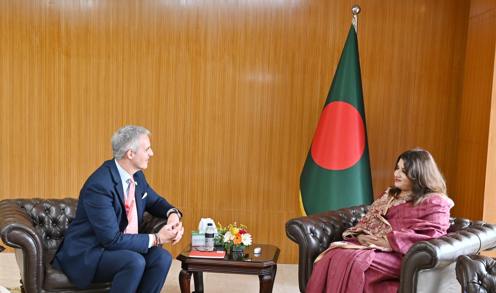 Bangladesh, IFRC discuss boosting humanitarian cooperation