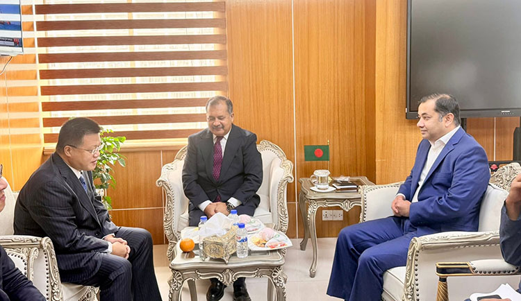 Chinese envoy meets Information Minister