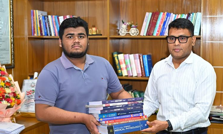Rajshahi DC stands by meritorious student Fahim