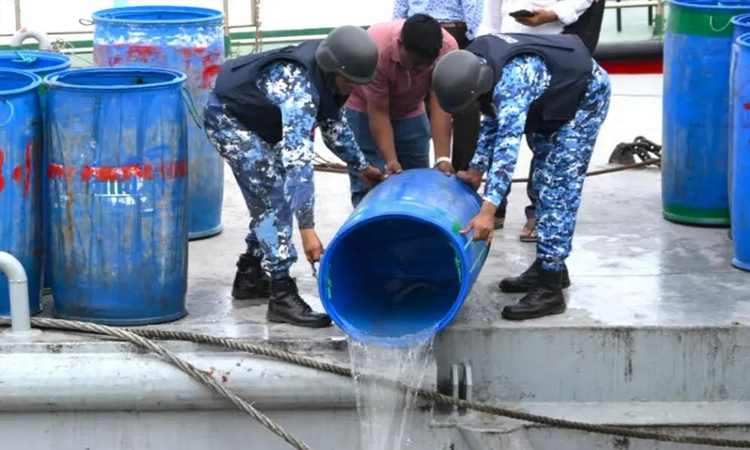 Shrimp larvae worth Tk 6 crore seized in Ctg