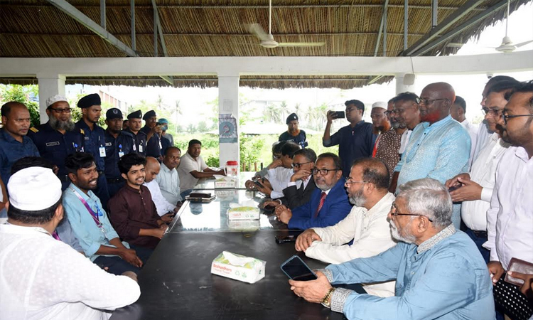 Initiatives will be taken to solve dormitory problem of KU –State Minister