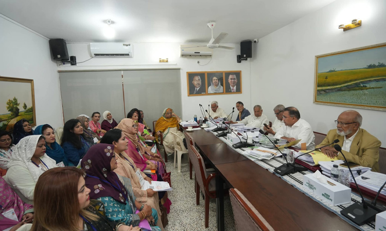 PM works at party office past midnight