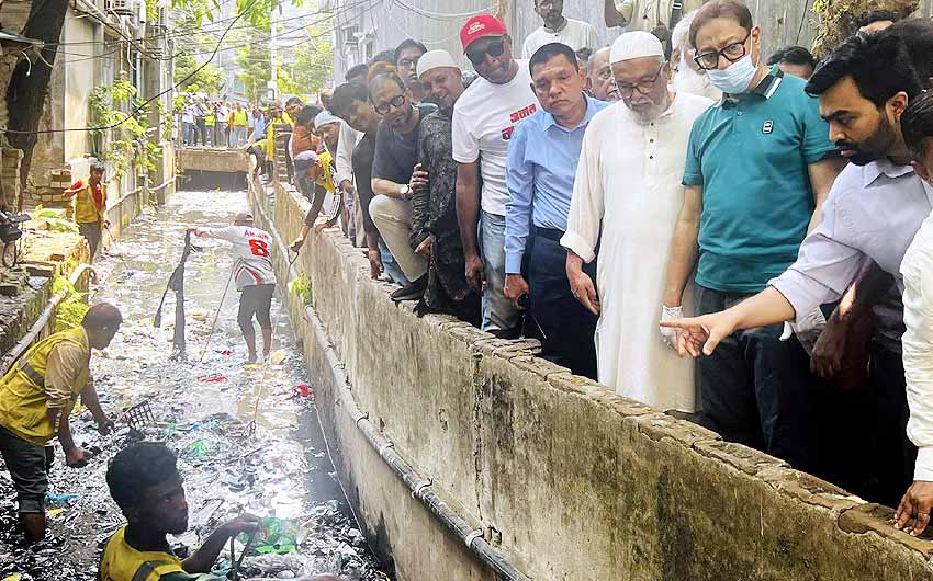 Chattogram CCC launches special drive to clean canals, drains