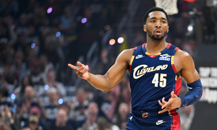 Mitchell, Harden shine as Cavs down Raptors for 2-0 series lead