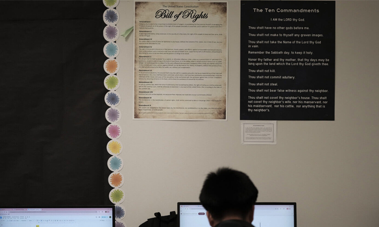 US court allows public schools to display Ten Commandments