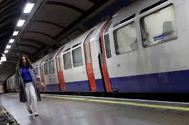 Thousands of London commuters walk to work in underground strike