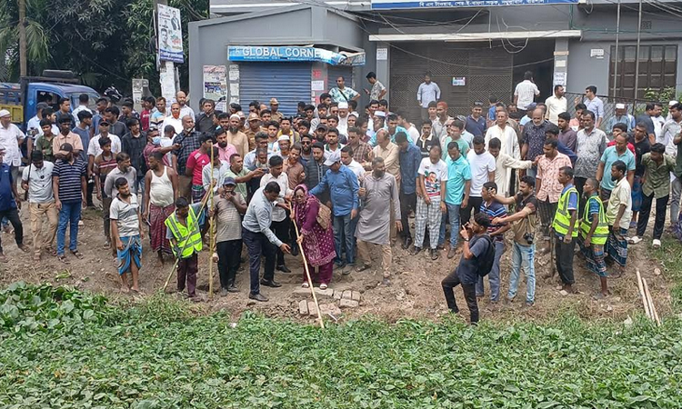 Canal cleaning drive launched in Barishal 