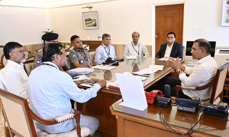 PM orders quick rehabilitation of evicted hawkers