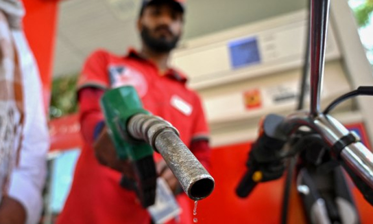 Budget airlines first to cut flights as jet fuel prices soar