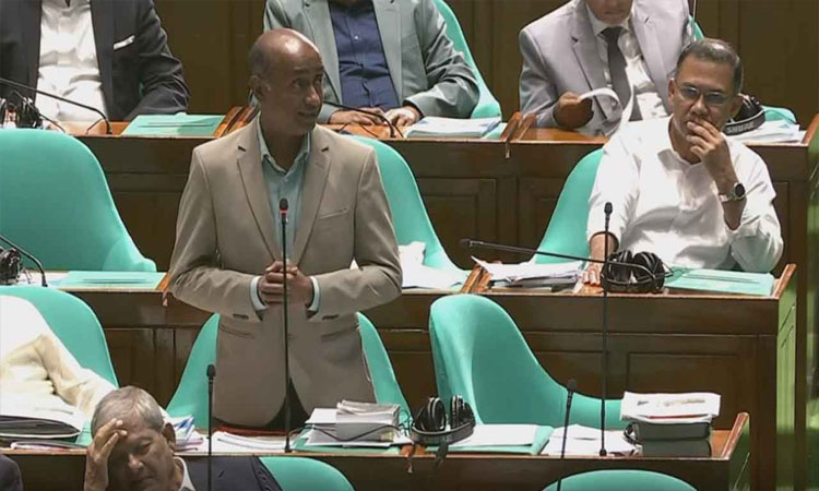 PM sets example of maintaining discipline in JS