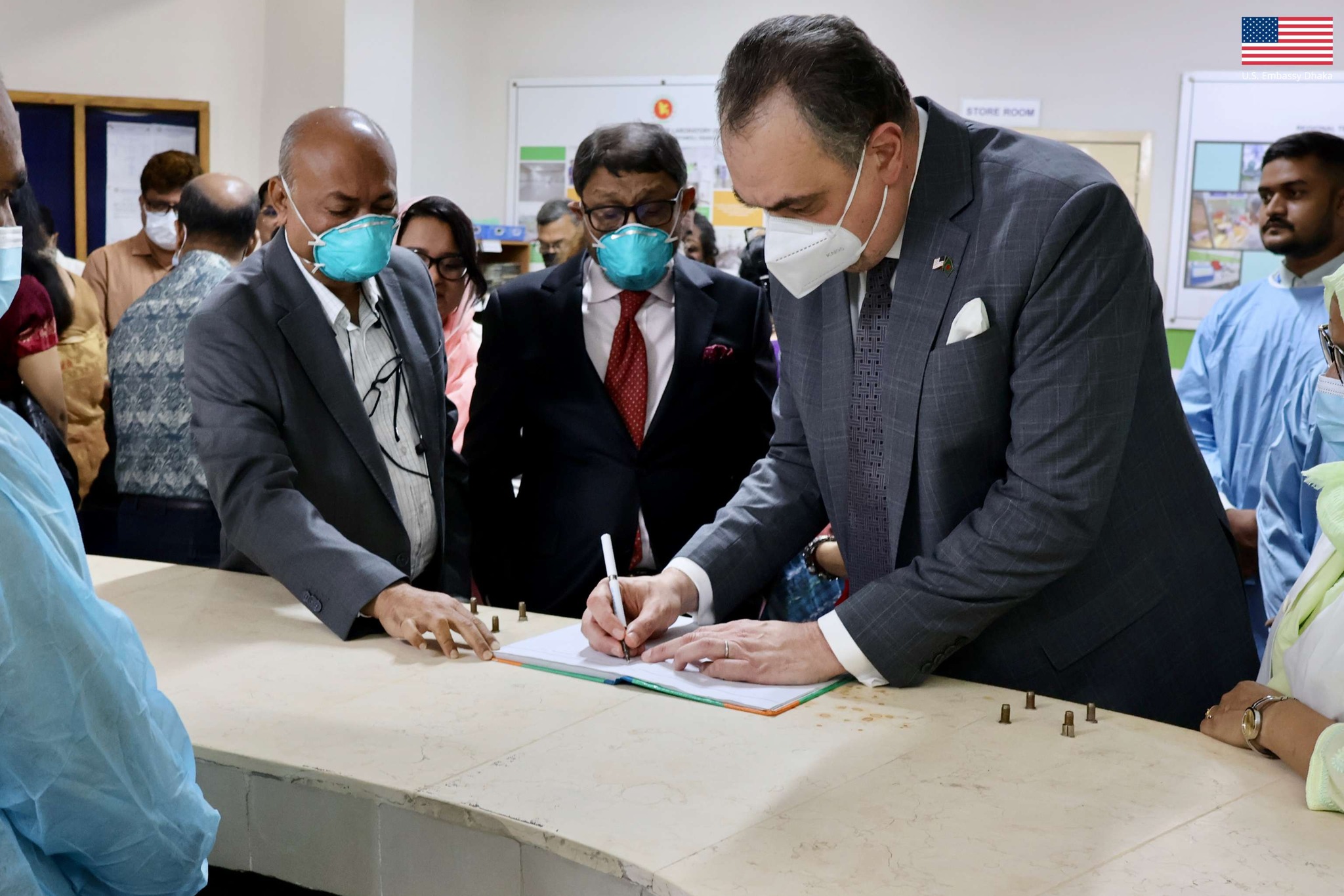 US donates TB kits, paediatric drugs to Bangladesh