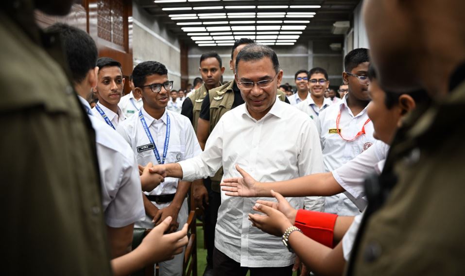 PM exchanges pleasantries with Residential Model College students at JS