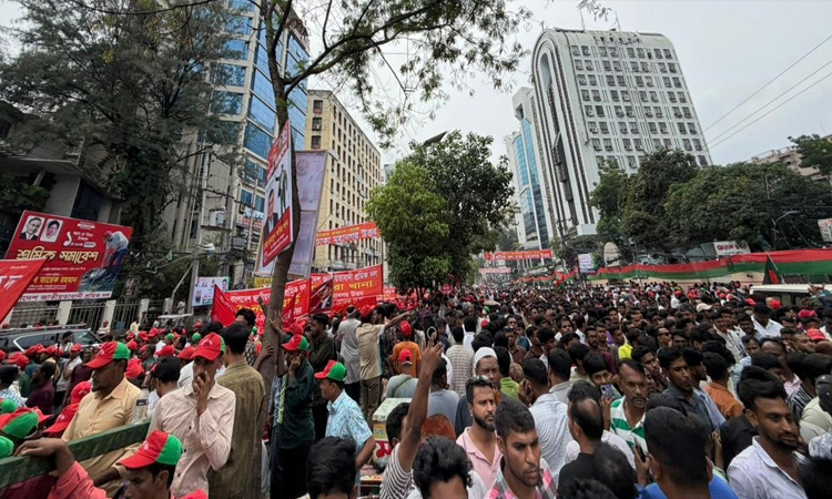 Workers' rally begins at Naya Paltan, PM to address