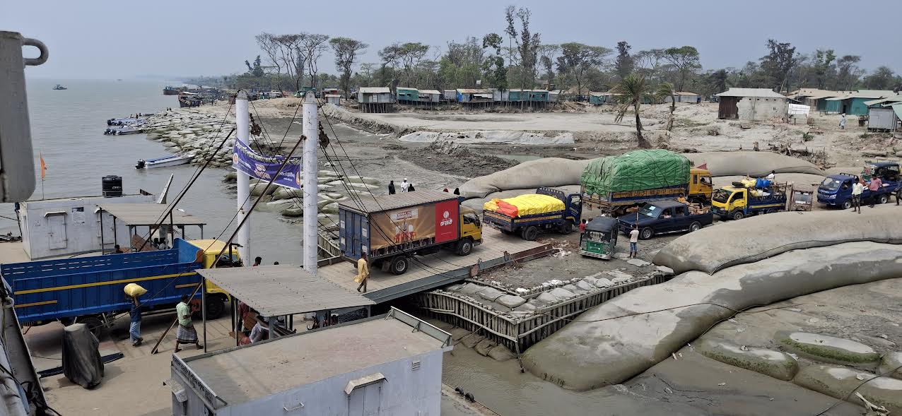 Ferry services on Hatiya route suspended for two days due to rough weather